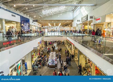 Elizabeth Mall .